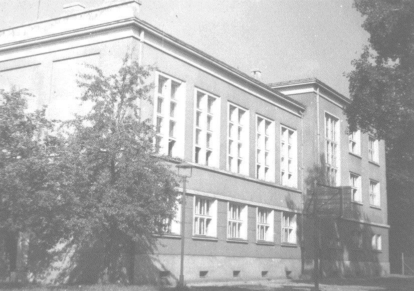 Archiwalne zdjęcie budynku Szkoły