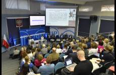 Aula Ośrodka Szkolenia i uczestnicy konferencji.